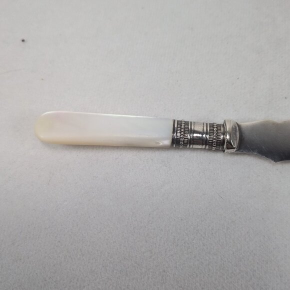Vintage Mother Of Pearl Handle 6" Fancy Fish Butter Knife Unmarked - Picture 8 of 10